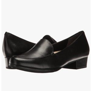 Trotters Women's Monarch Slip-On Loafer, Black, 8
